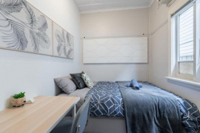 Boutique Double or Queen Room - Close to Airport - Shared Bathroom, Sydney